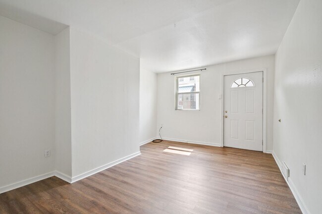 Photo - 2 bed 1 bath with fresh updates - great lo...