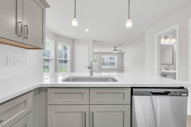 Photo - 204 W Point Dr