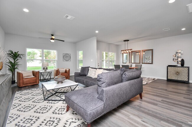 Photo - 3814 Lakewood Dr