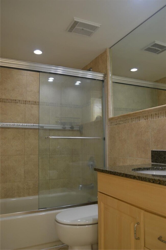 Photo - 1720 NW N River Dr Unidad 602