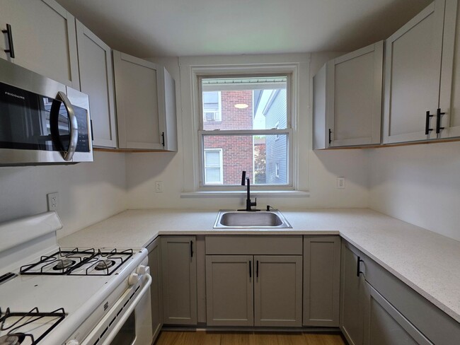 Photo - Space 3 bed 1 bath house for rent in Braddock!