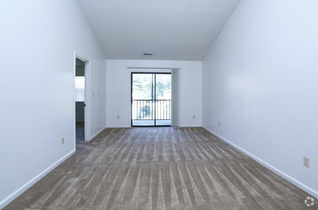 2BR, 2BA- 889 SF 2nd Floor- Living Area
