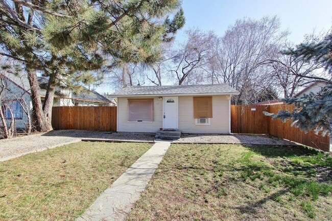 Building Photo - Charming Single-Level Home on the Bench
