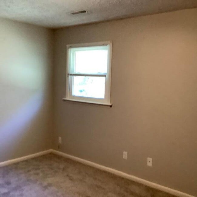 Photo - 6 Rainbow Forest Dr