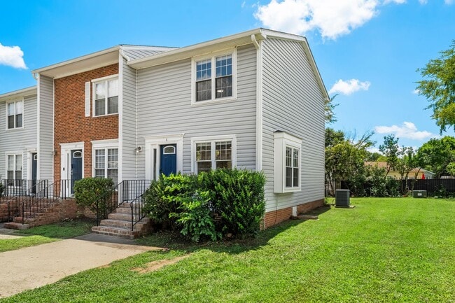 Building Photo - 8 Hayti Ln