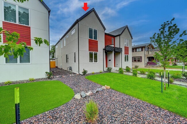 Photo - $3,750 - 4 Bed, 3.5 Bath Updated Townhome ...