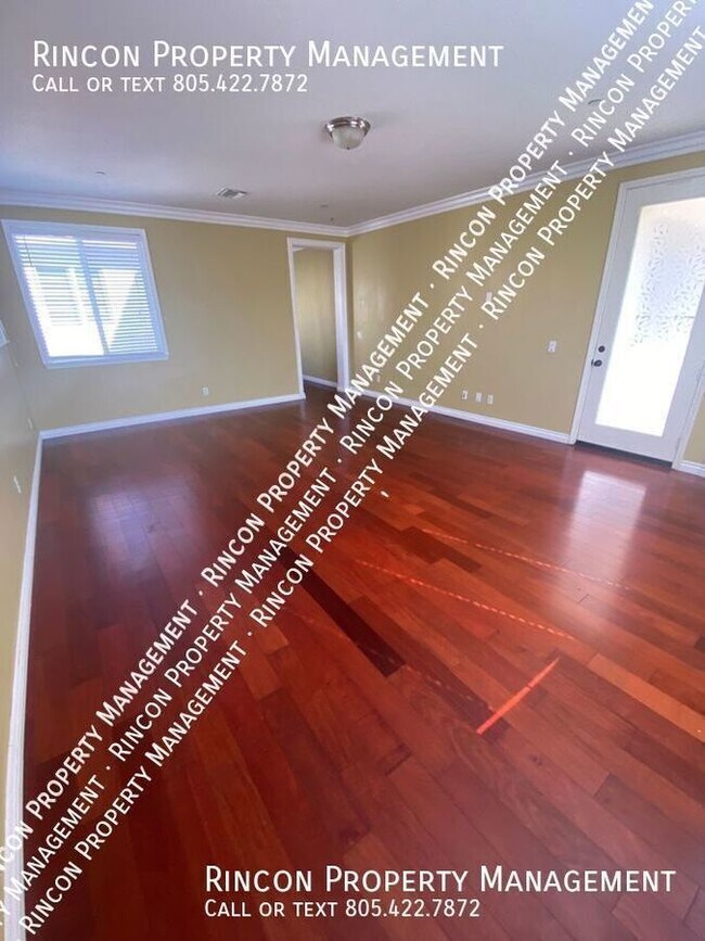 Photo - Elegant Long Term Large Home Rental - Load...