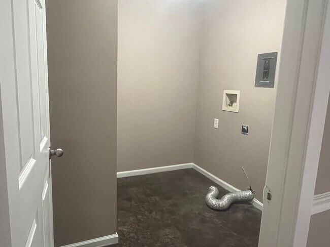 Photo - Spacious 4 bedroom 1.5 bath house