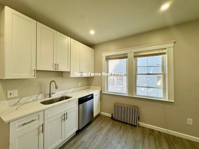 Building Photo - 43 Warner St Unit 1