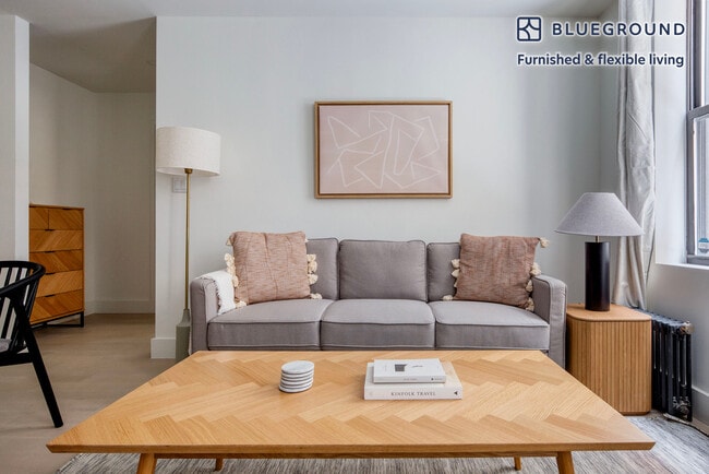 Photo - 300 W 21st St Unidad FL2-ID1448