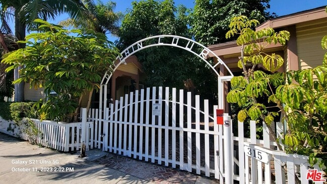 Photo - 311 N Venice Blvd Unit 1