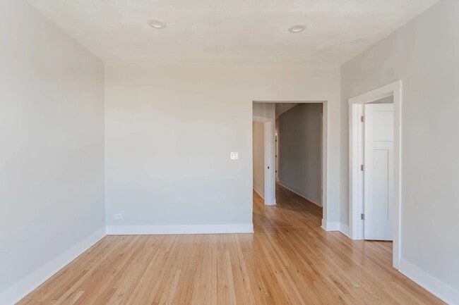 Photo - 6143 S Dorchester Ave