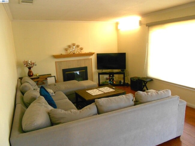 Photo - 1257 Henderson Ln