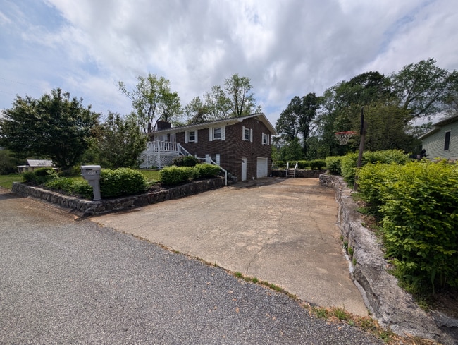 Photo - 505 N Stanwood Ln