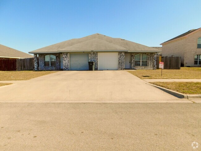 Building Photo - 4202 Jeff Scott Dr Unit B Rental