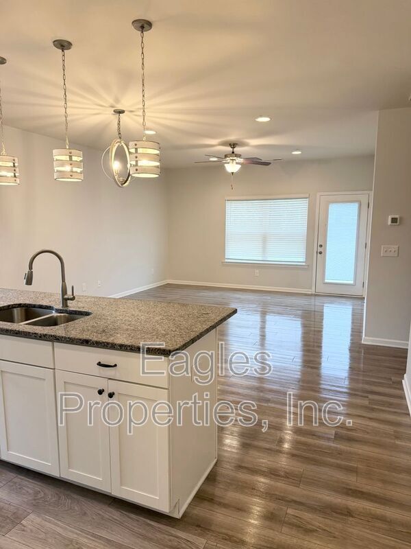 Photo - 207 Timberline Oak Dr