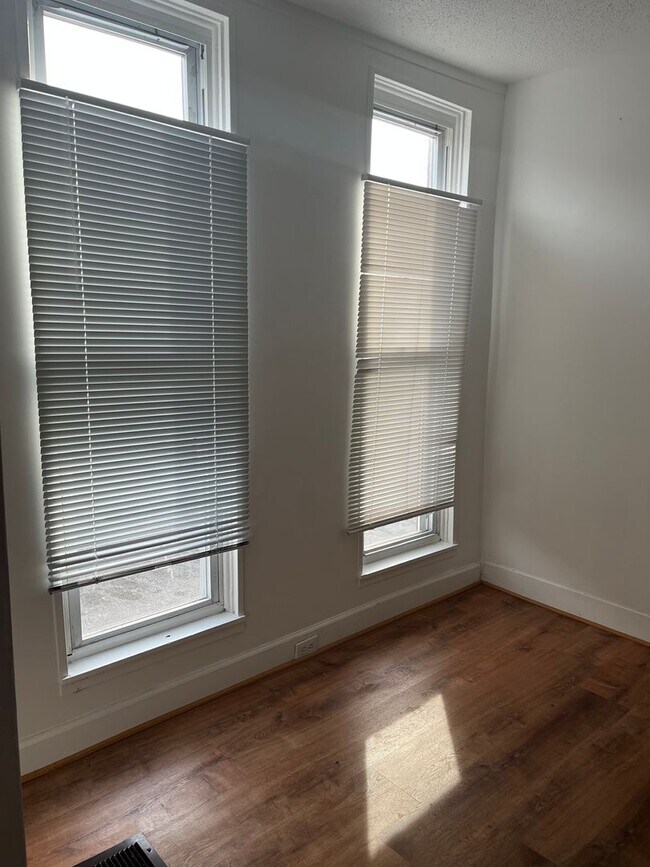 Photo - 1918 Penrose Ave