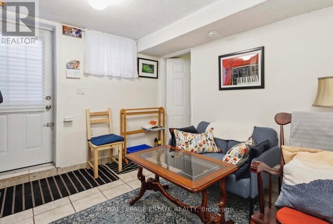 Photo - 1 Saraband St