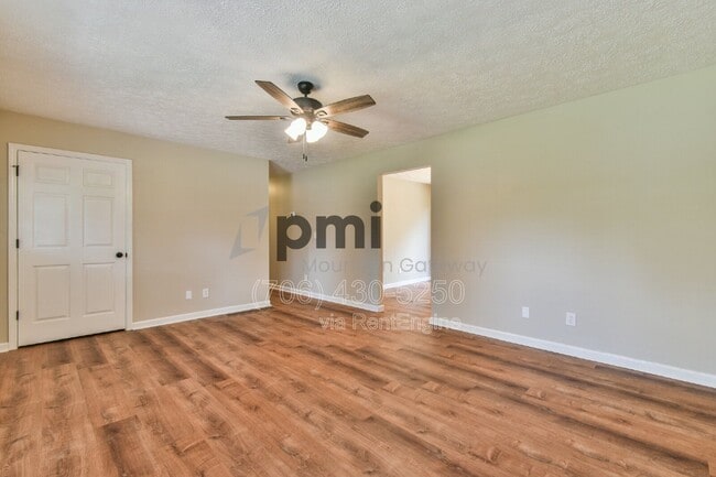 Photo - 138 Sunset Oaks Dr