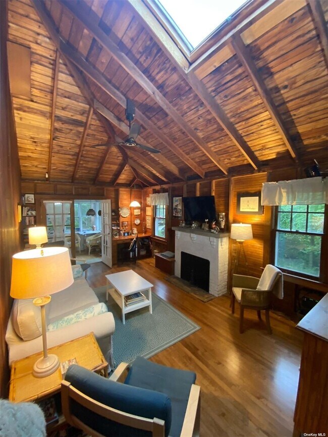 876 Evergreen Walk