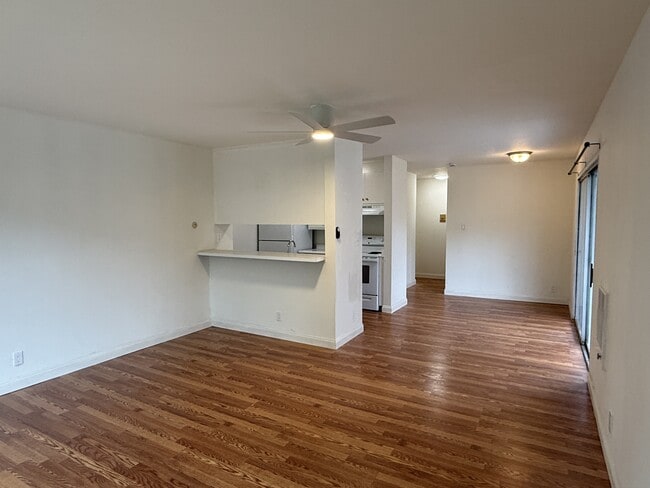 Photo - 2632 Warring St