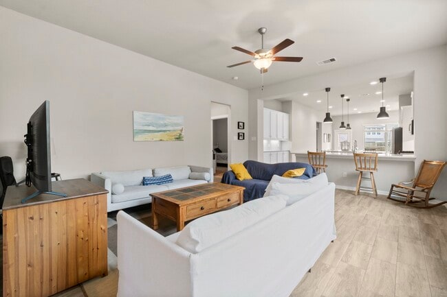 Photo - 248 Crest Edge St