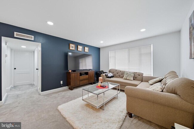 Photo - 10305 Montrose Ave Unit 10305