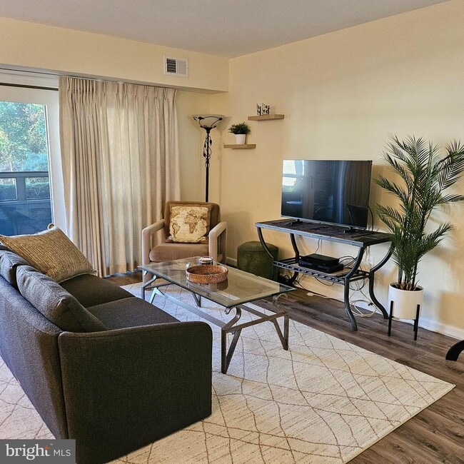 Photo - 304 Forbes St