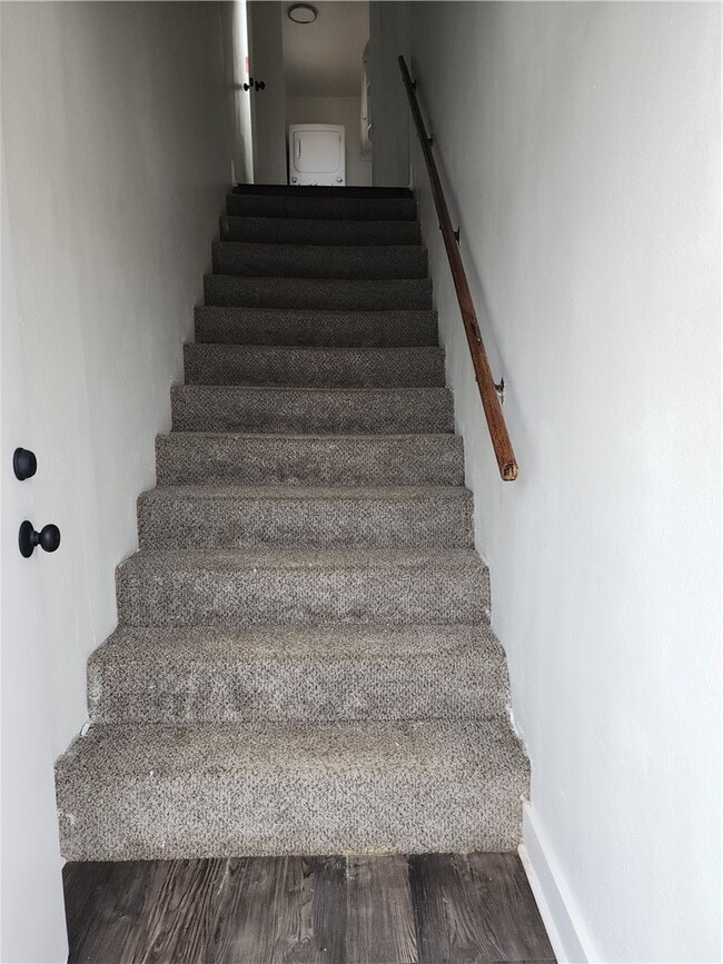 Photo - 415 W Poplar St Unit B