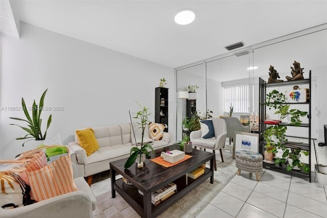 Photo - 199 SW 12th Ave Unidad 502B