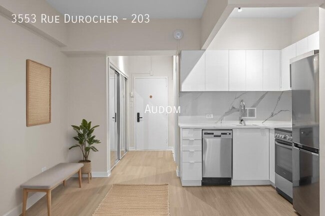Building Photo - 3553 Rue Durocher Unit 203