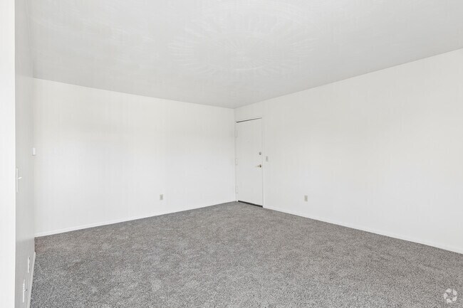 2BR, 2BA - 1,050SF - Living Room