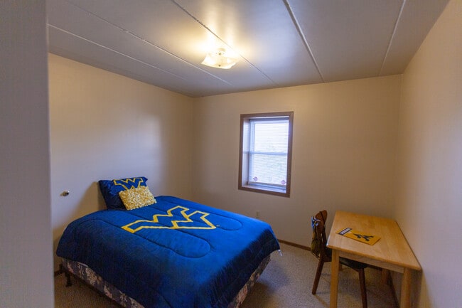 Bedroom 1 - Courtyard West