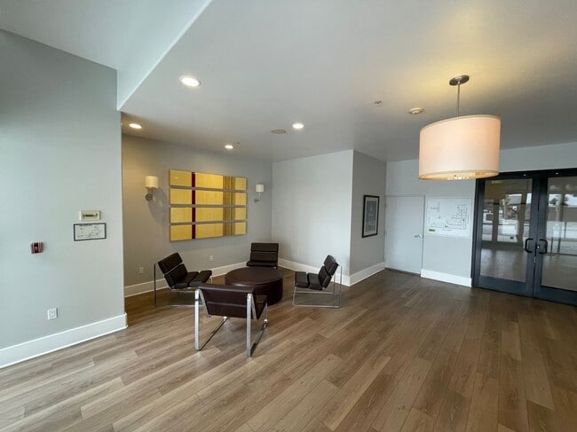 Photo - 931 E Walnut St Unidad 213