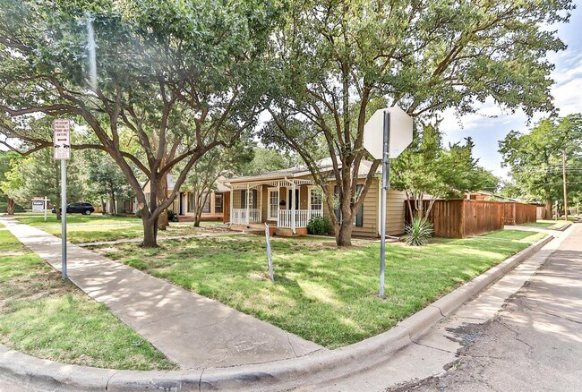 Photo - 2711 22nd St