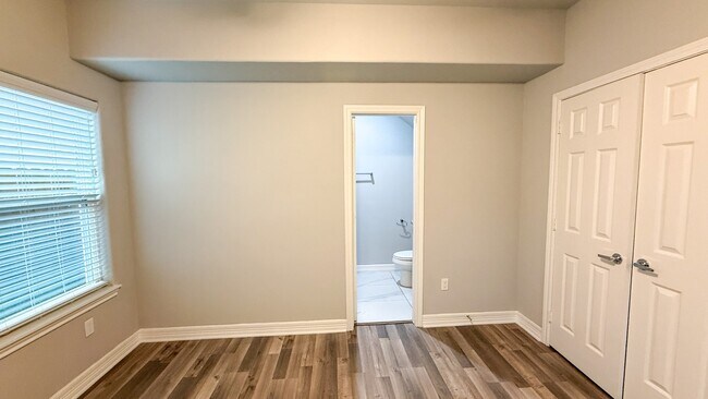 Photo - 7823 Gladstone St Unidad B2