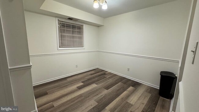 Building Photo - 3790 Lyndhurst Dr Unit 103