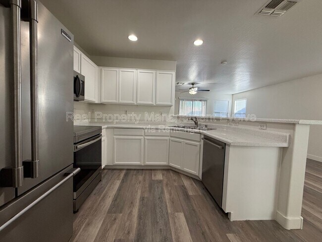 Photo - 2809 N 107th Dr