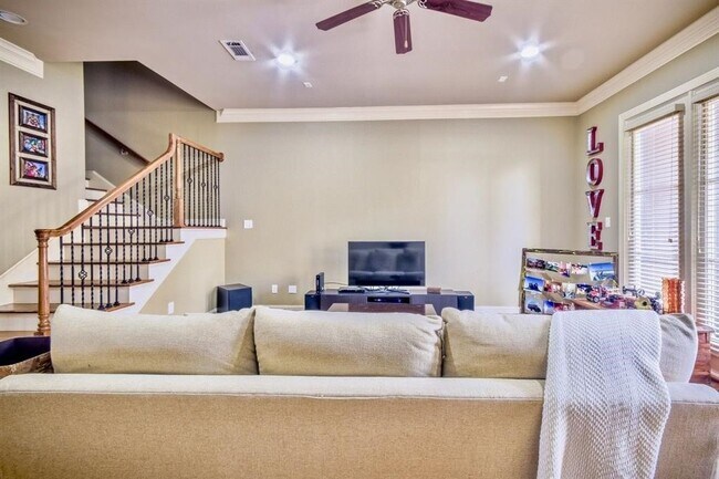 Photo - 2821 Sherwin St