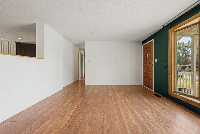 Photo - "Charming 3-Bed Townhouse in Denver's Heart – Spacious 1350 Sq Ft Living!"