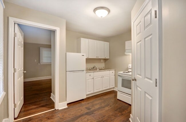 Photo - 606 W 35th St Unit B