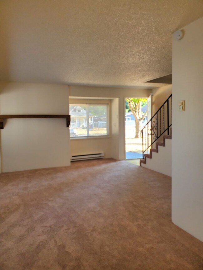 Photo - FG: 01010 E 35th Unit #A