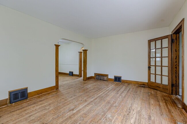 Photo - 2347 S 33rd St