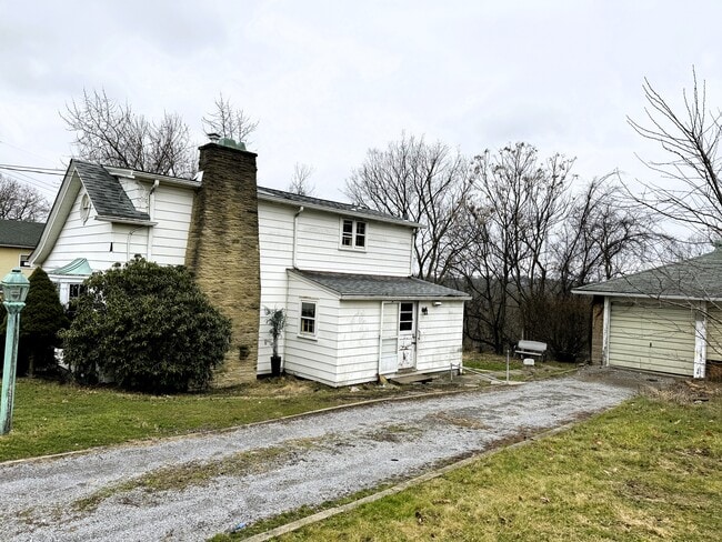 915 Perry Hwy
