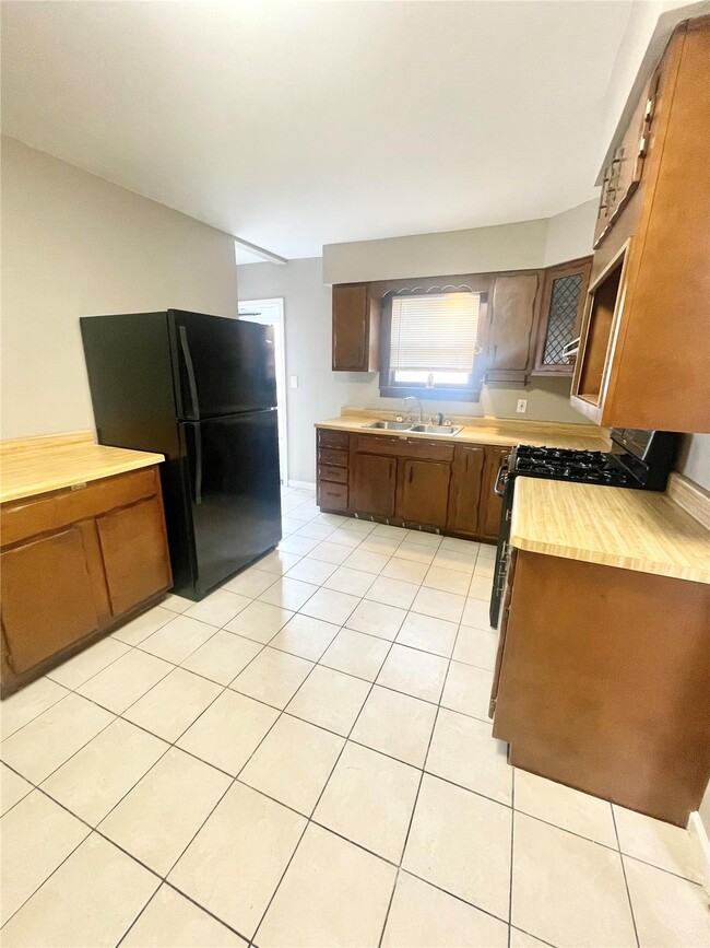 Photo - 525 N 27th St