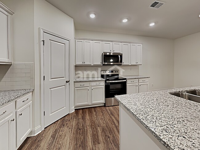 Photo - 5285 Valley Dr