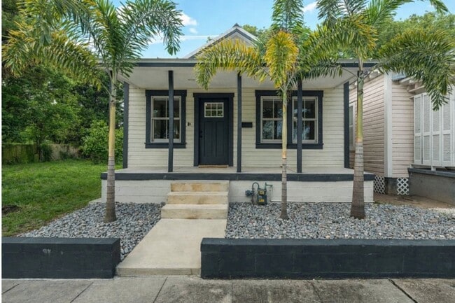 Building Photo - 1213 E 12th Ave