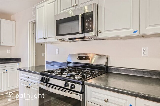 Photo - 577 Bailey Ln N