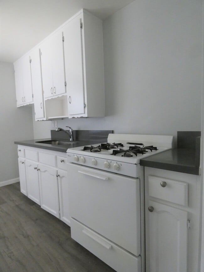 Photo - 445 W 15th St Unit 9