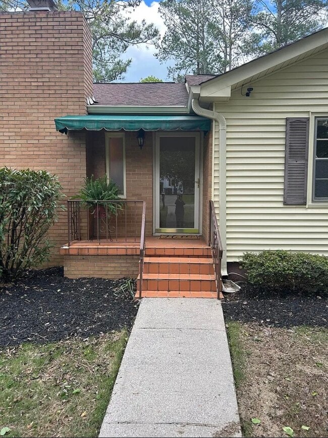 Photo - 902 James Ave